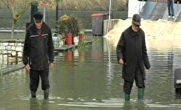 Το Νησάκι βουλιάζει μέσα στη λίμνη των Ιωαννίνων