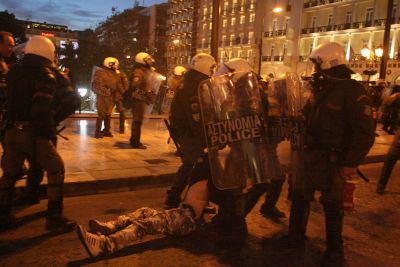 Υλικές ζημιές, τραυματίες και προσαγωγές