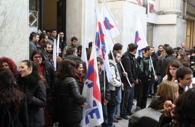 «Με την επιβολή των 5 ευρώ μας έχουν τσακίσει»