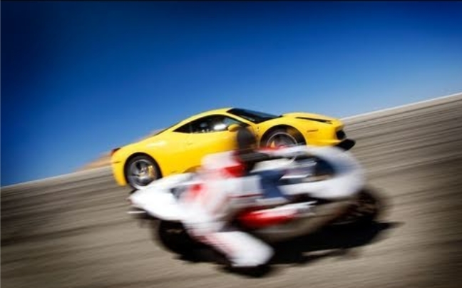 Ferrari 458 vs Ducati 1198S