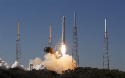 Εκτοξεύτηκε το SpaceX Falcon 9