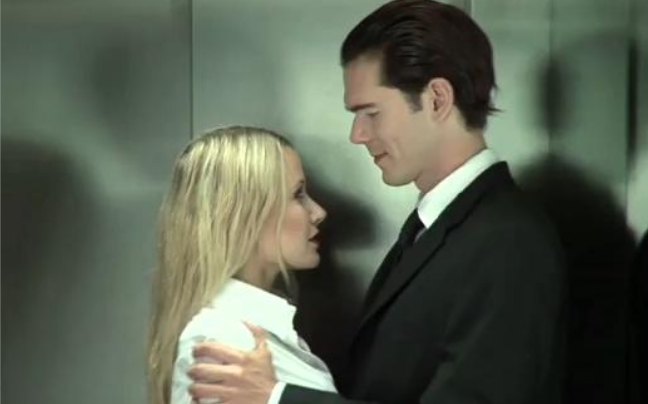 Έκαναν σεξ μέσα στο ασανσέρ