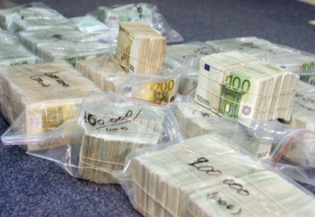 «Εντοπίστε τους εγκληματίες που ξεπλένουν βρώμικο χρήμα»