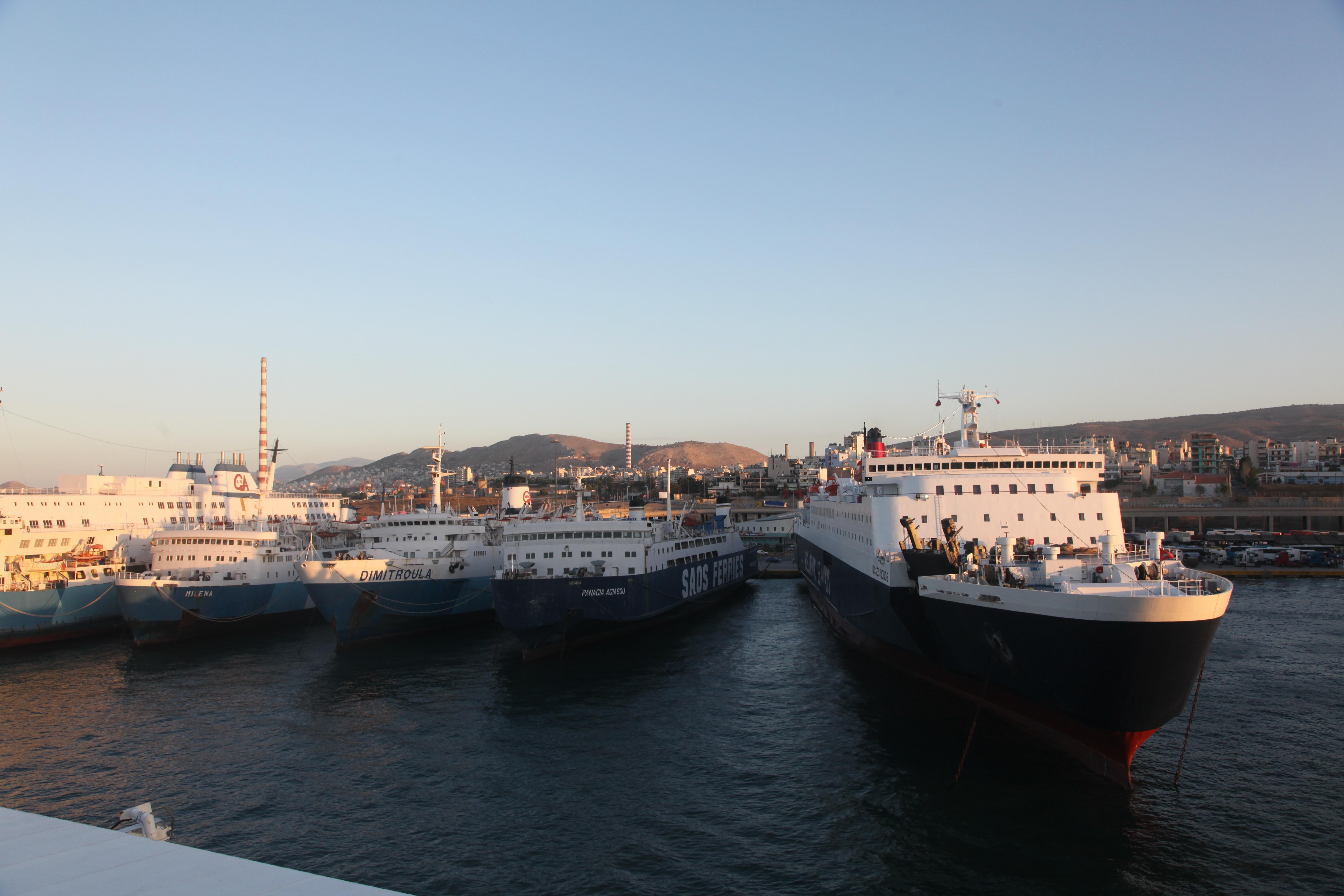 Πάνω από 18 εκατομμύρια επιβάτες στον Πειραιά το 2014