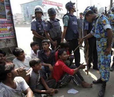 Αντιδρούν στους χαμηλούς μισθούς στο Μπαγκλαντές