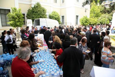 Οικογενειακό… τραπέζι στα συσσίτια