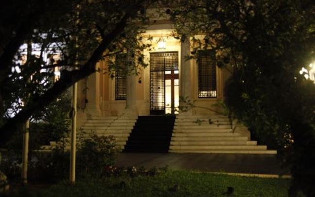 Στο επίκεντρο οι διαπραγματεύσεις με την τρόικα