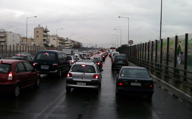 Κομφούζιο στον Κηφισό από νταλίκα που ντελαπάρισε