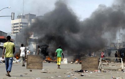 Μαίνονται οι συγκρούσεις στην Ακτή Ελεφαντοστού