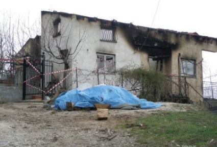 Κάηκε άστεγος Ρομά στο Ξυλόκαστρο