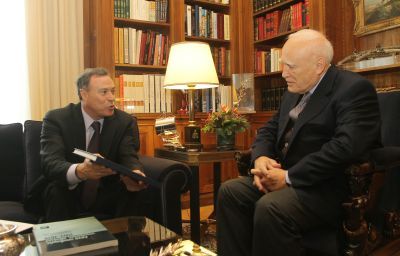 Με την ευχή για «καλές αποφάσεις»