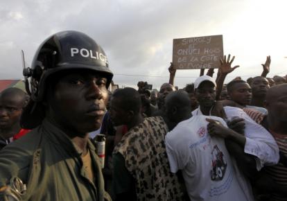 Λιβεριανοί ένοπλοι μάχονται στην Ακτή Ελεφαντοστού