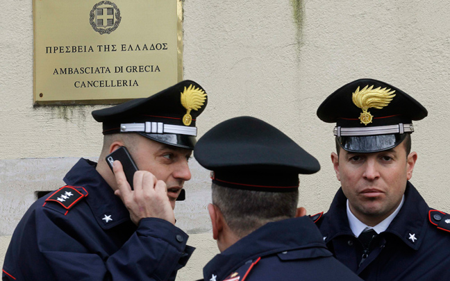Συνεργασία ελληνικών και ιταλικών αρχών για τον φάκελο-βόμβα