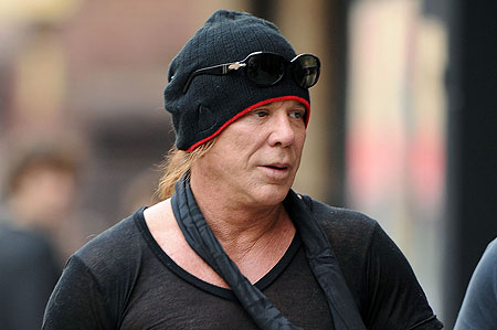 Εμφάνιση χωρίς δόντια για τον Mickey Rourke