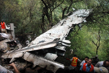 Στους 103 οι νεκροί από τη συντριβή του αεροσκάφους στην Αλγερία