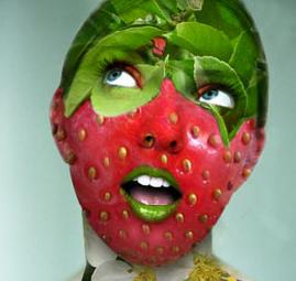 Ξεβάψτε το πρόσωπο σας με&#8230; φράουλες!