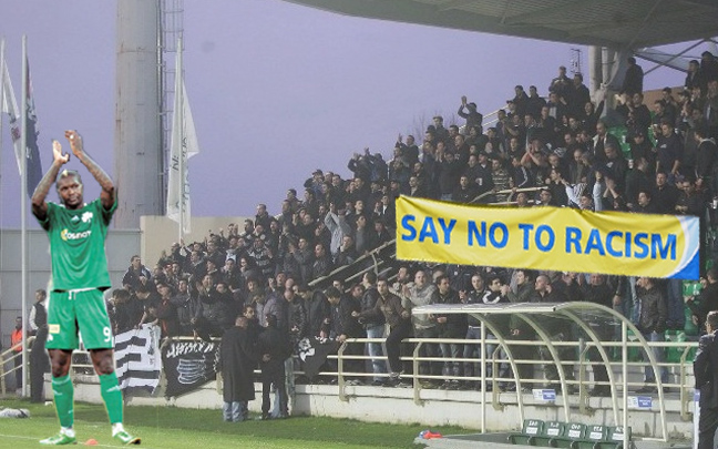 Έφτασε μέχρι την ΟΥΕΦΑ η ρατσιστική συμπεριφορά