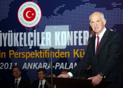 Υψηλοί τόνοι προς την Τουρκία από Παπανδρέου