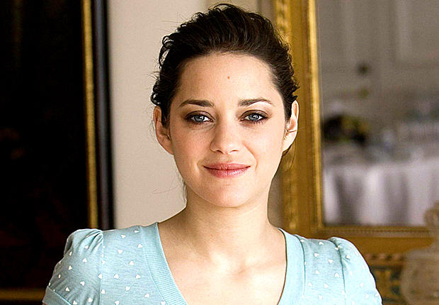 Έφτασε ο πελαργός για τη Marion Cotillard