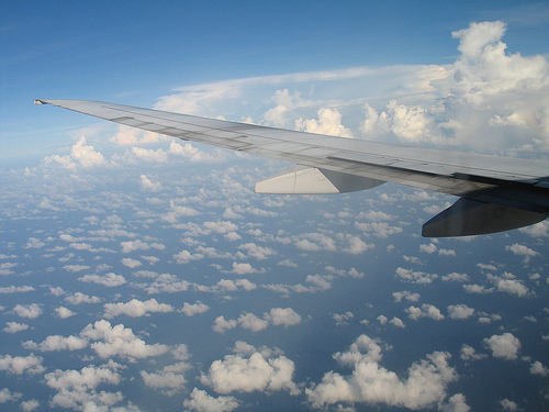 «Πράσινο φως» για τον φόρο άνθρακα στις αερομεταφορές
