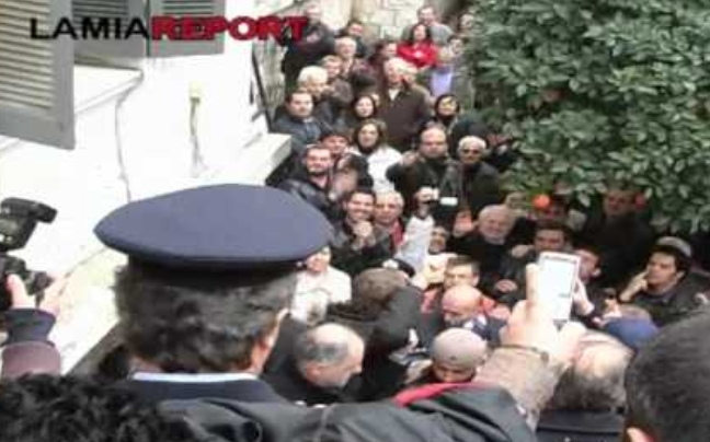Τον υποδέχτηκαν σαν ήρωα
