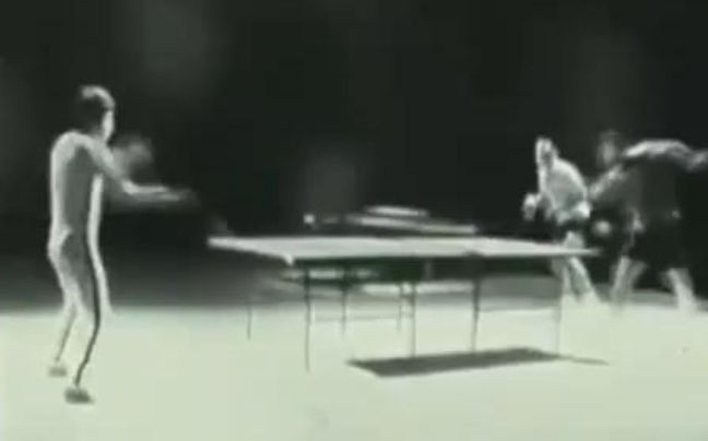 Πινγκ πονγκ με… νουτσάκου