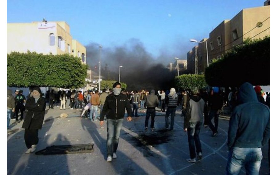 Συνεχίζονται οι ταραχές στην Τυνησία