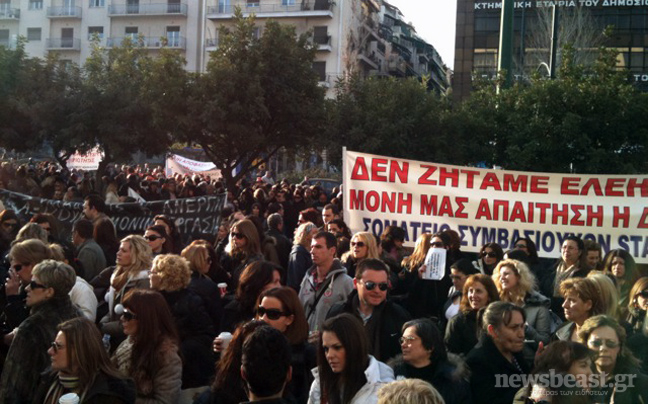 Οι συμβασιούχοι βγαίνουν ξανά στους δρόμους