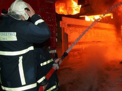 Στις φλόγες κατάστημα με ρούχα στον Κορυδαλλό