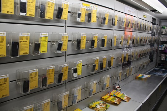 Έκλεψαν κατάστημα κινητής τηλεφωνίας