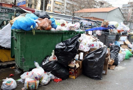 Βουνά σκουπιδιών στην Πάτρα