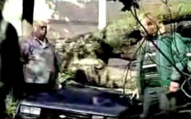 Μακριά από αυτούς τους πυροσβέστες…