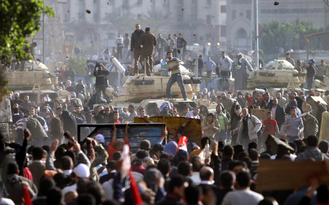 Ο υπ. Άμυνας της Αιγύπτου στην πλατεία Ταχρίρ