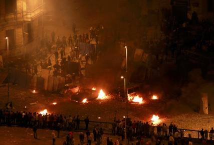 Δημοσκόπηση… εν μέσω σφοδρών ταραχών