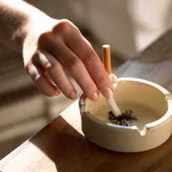 Κιτρινίλα και μυρωδιά τσιγάρου στα δάχτυλα;