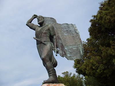 Η Κρήτη τιμά τον ήρωα που έκανε το κορμί του ιστό
