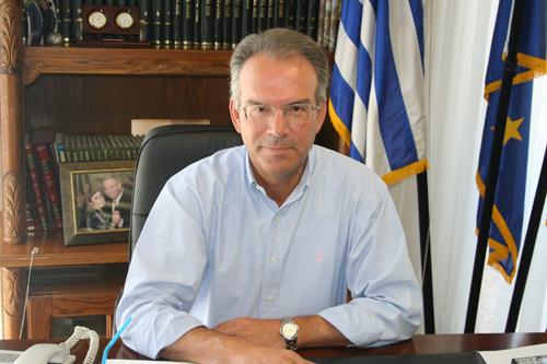 «Όχι» του Τζίμα σε μειώσεις μισθών και συντάξεων
