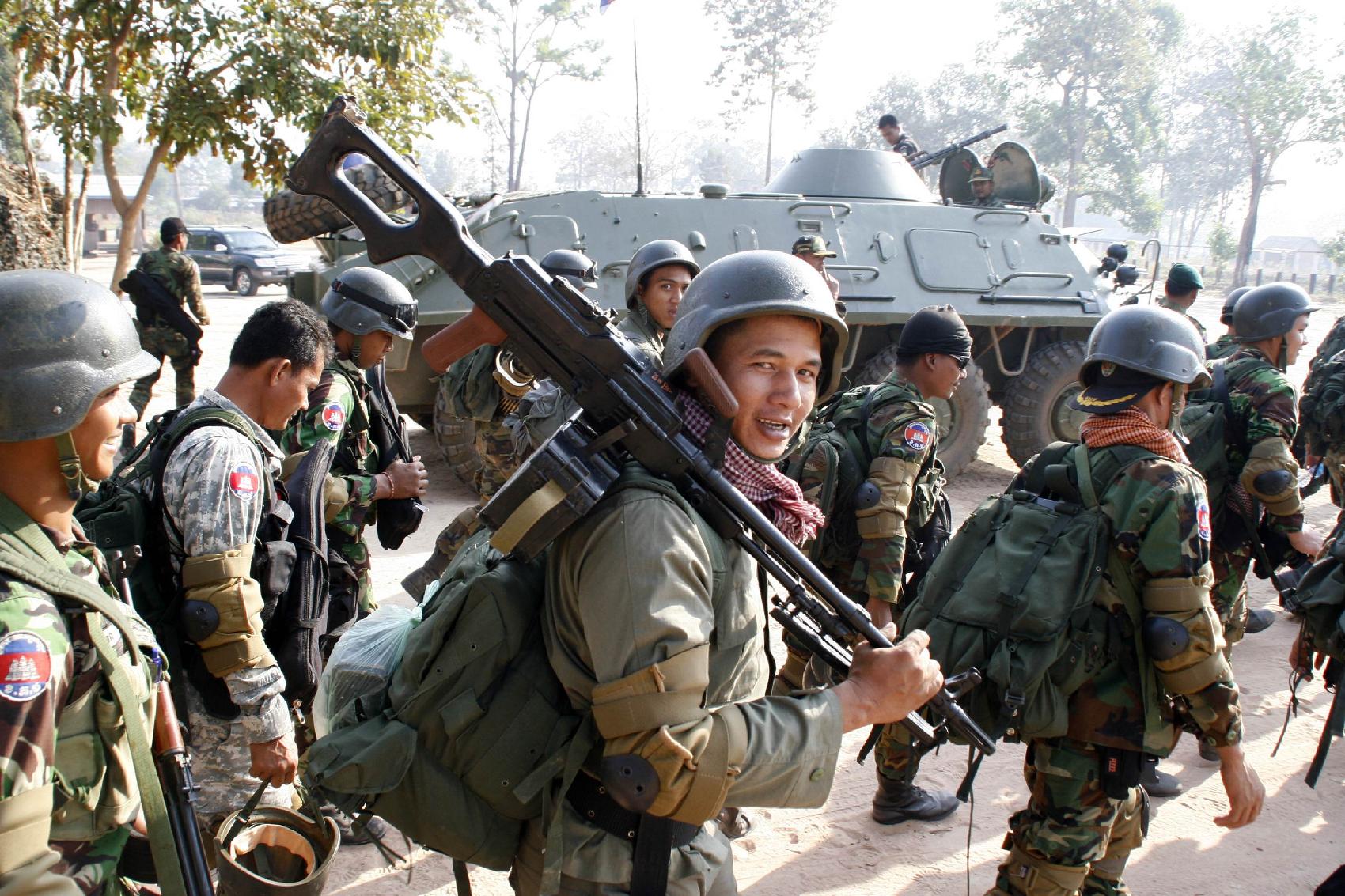 Πυρά κατά πολιτικού αεροσκάφους στην Καμπότζη