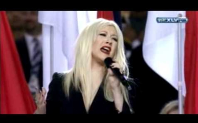 Η Aguilera δεν ήξερε καλά τον εθνικό ύμνο