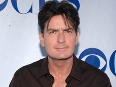 O Charlie Sheen… δεν πάει χαμένος!