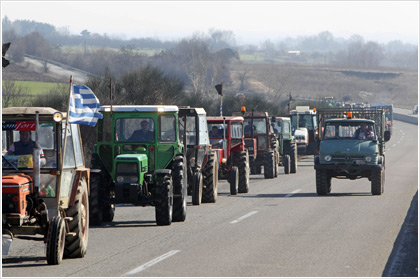 Συμβολικός αποκλεισμός της Εγνατίας από τους αγρότες των Σερρών