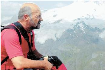 Ο έλληνας ορειβάτης που καταρρίπτει τα ρεκόρ παρά το τετραπλό μπαϊπάς!