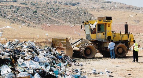 Παρεμπόδιζαν τη λειτουργία της χωματερής και συνελήφθησαν