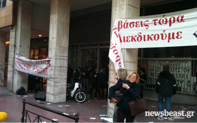 Συμβολική κατάληψη τώρα στην ΕΣΗΕΑ