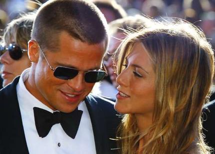 H Jennifer Aniston αποκαλύπτει ότι τα λέει με τον Brad Pitt