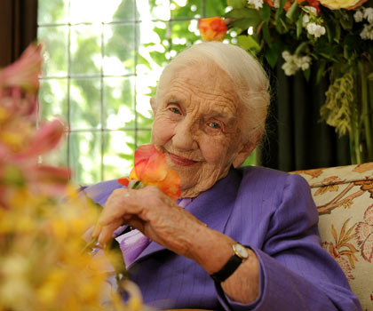 Η μητέρα του Μέρντοχ έγινε 102!