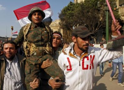 Δημοψήφισμα υπόσχεται ο στρατός στην Αίγυπτο