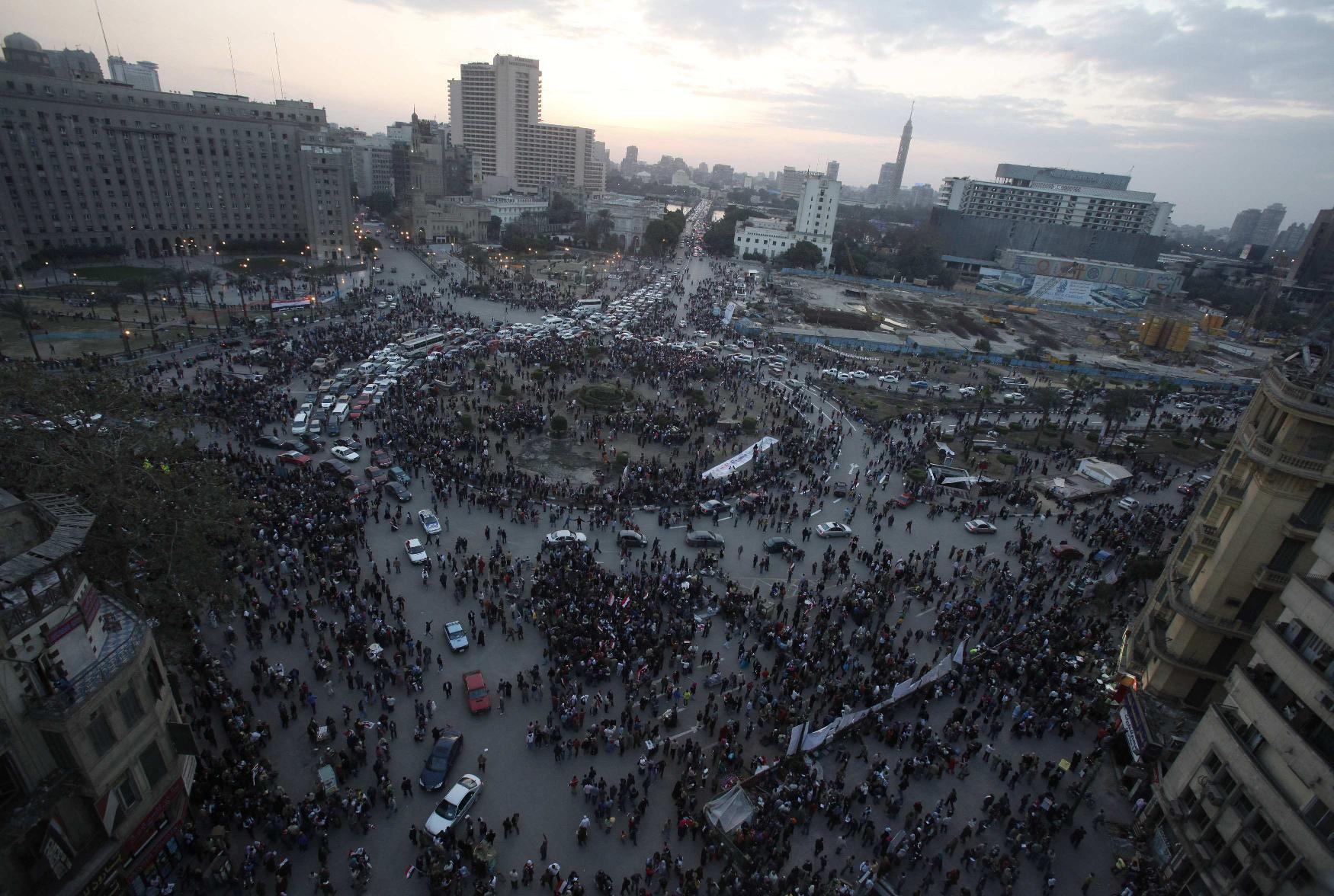 Παραμένουν στην Ταχρίρ οι διαδηλωτές