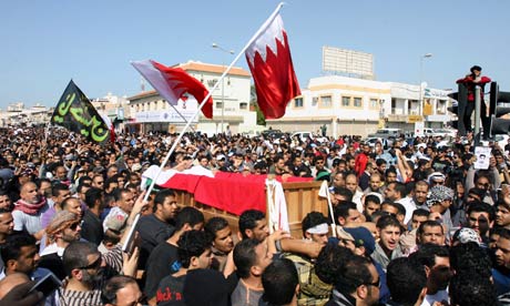 Πλήθος κόσμου στην κηδεία διαδηλωτή στο Μπαχρέιν