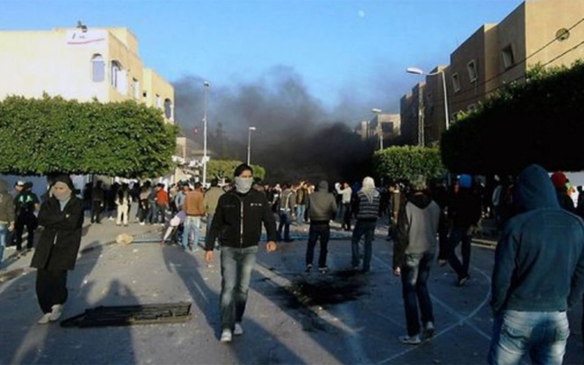 Αστυνομία εναντίον διαδηλωτών στην Τυνησία